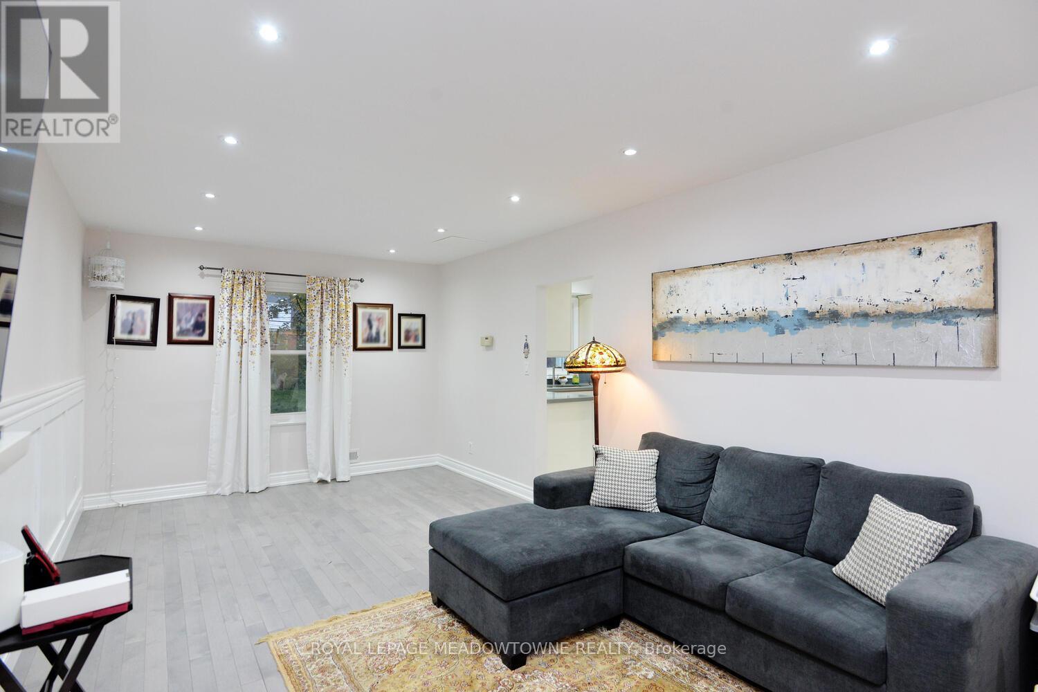 825 North Service Road, Mississauga, Ontario  L4Y 1A2 - Photo 10 - W13019542