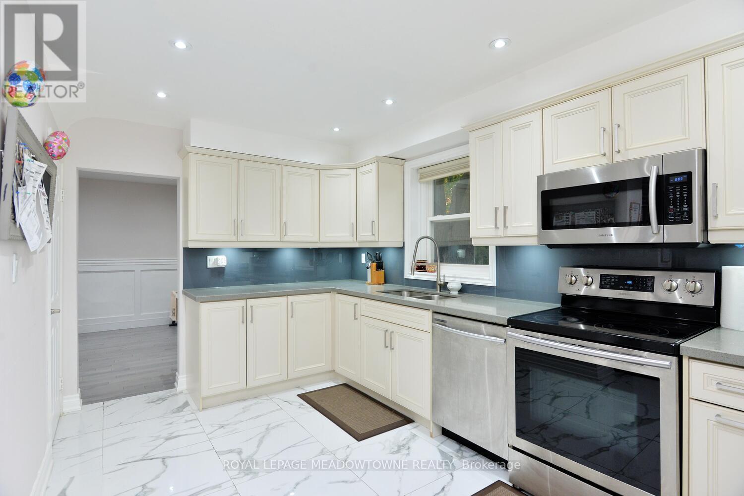 825 North Service Road, Mississauga, Ontario  L4Y 1A2 - Photo 17 - W13019542