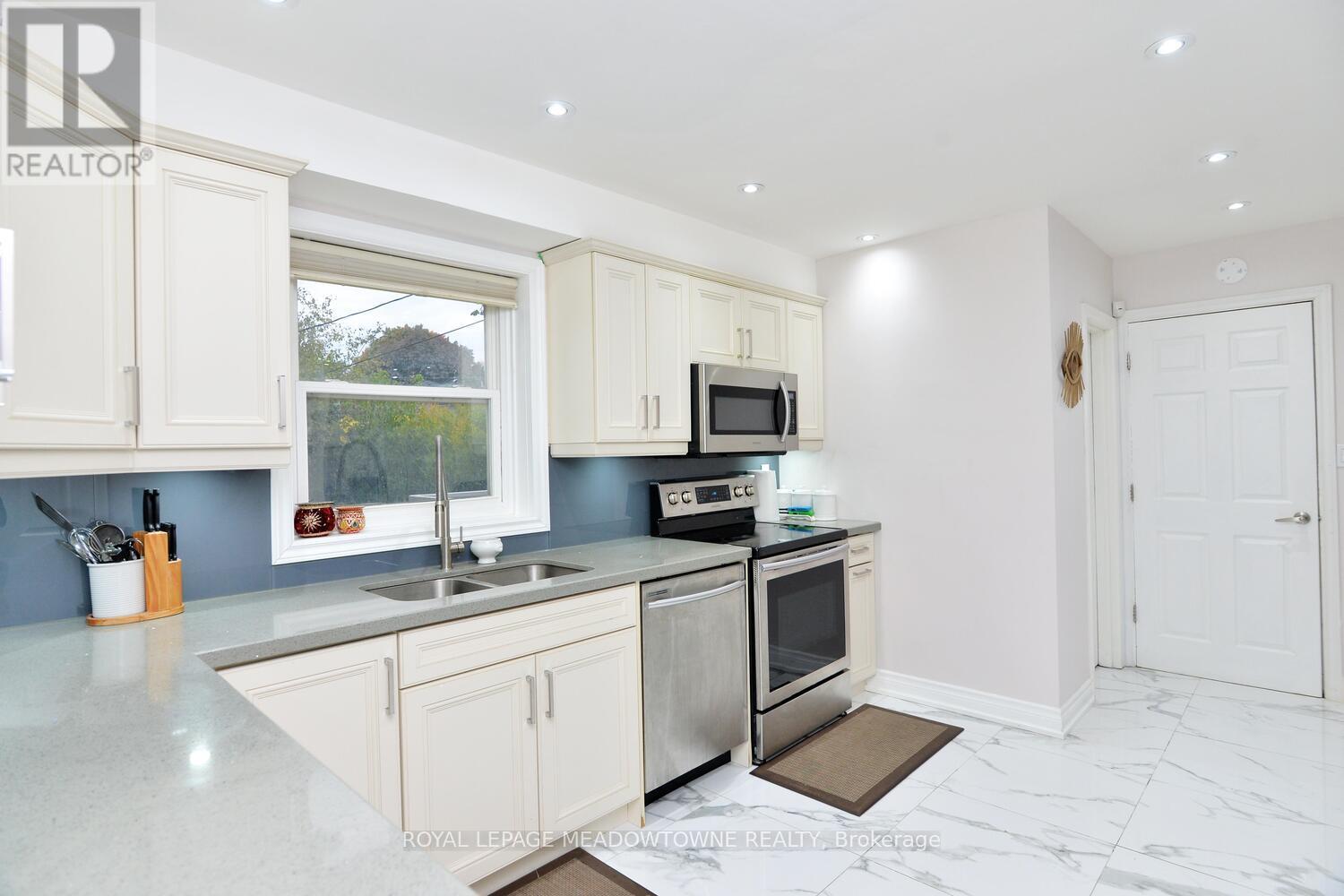 825 North Service Road, Mississauga, Ontario  L4Y 1A2 - Photo 18 - W13019542