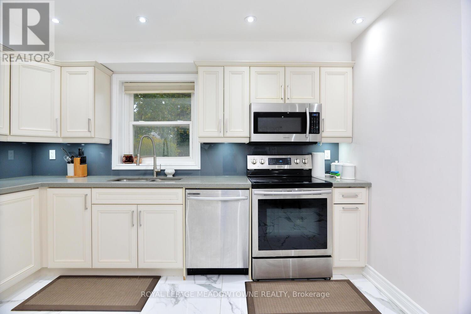 825 North Service Road, Mississauga, Ontario  L4Y 1A2 - Photo 19 - W13019542