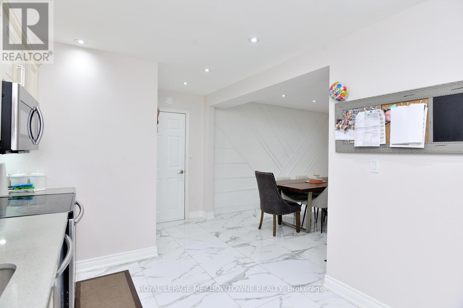 825 North Service Road, Mississauga, Ontario  L4Y 1A2 - Photo 20 - W13019542