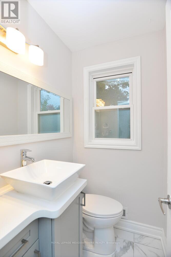 825 North Service Road, Mississauga, Ontario  L4Y 1A2 - Photo 21 - W13019542