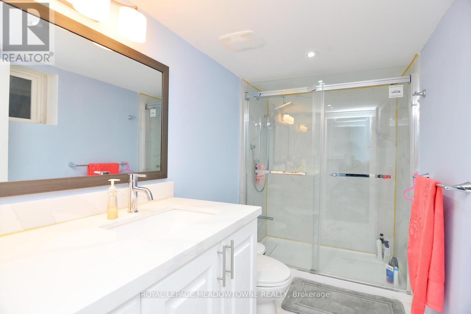 825 North Service Road, Mississauga, Ontario  L4Y 1A2 - Photo 38 - W13019542