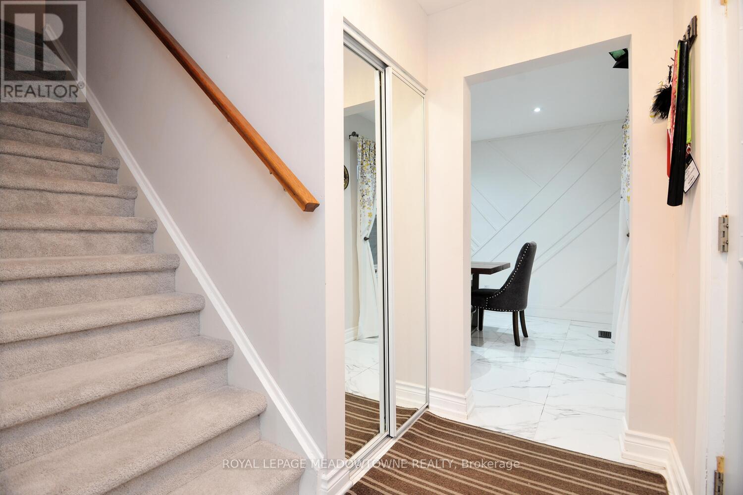 825 North Service Road, Mississauga, Ontario  L4Y 1A2 - Photo 4 - W13019542