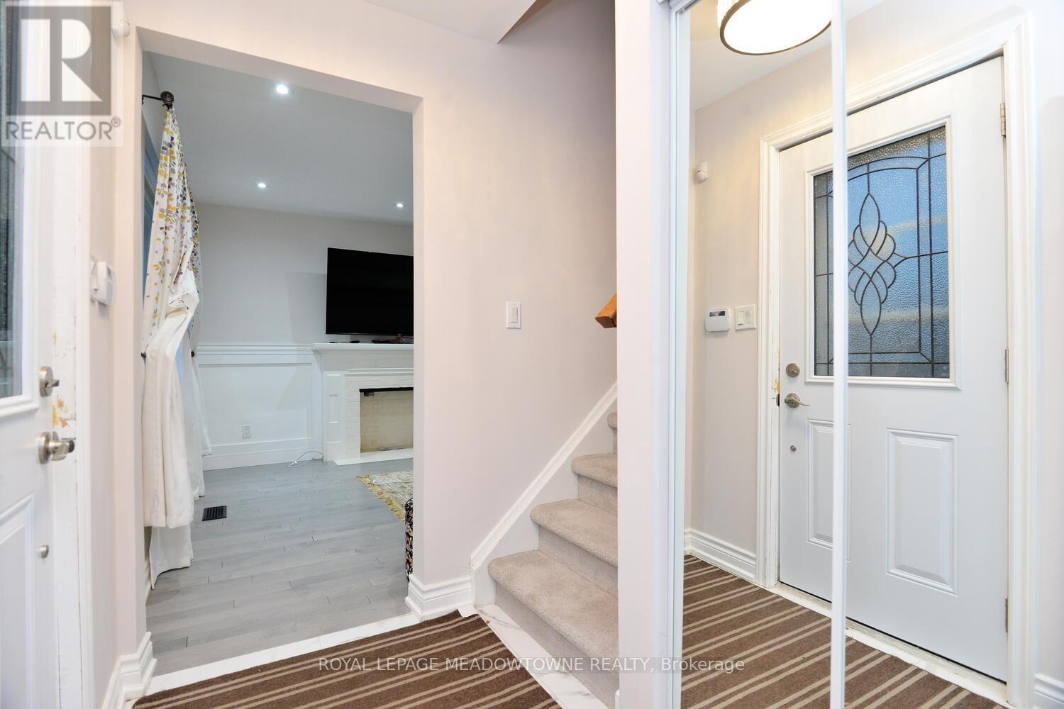 825 North Service Road, Mississauga, Ontario  L4Y 1A2 - Photo 5 - W13019542