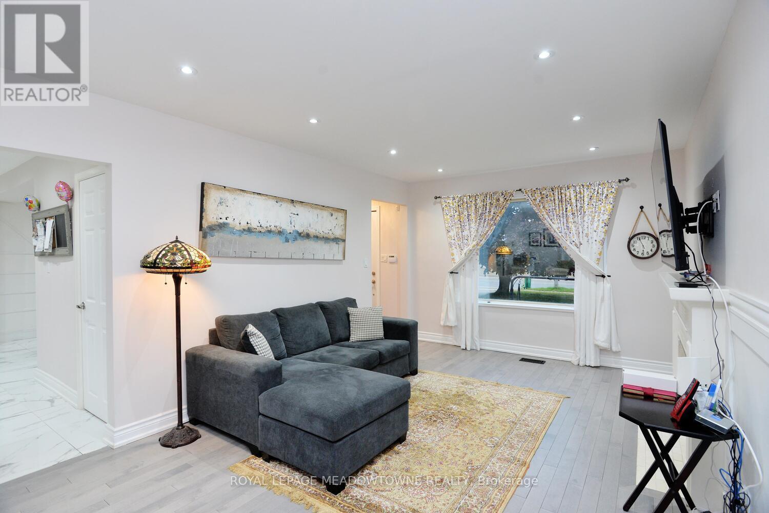 825 North Service Road, Mississauga, Ontario  L4Y 1A2 - Photo 6 - W13019542