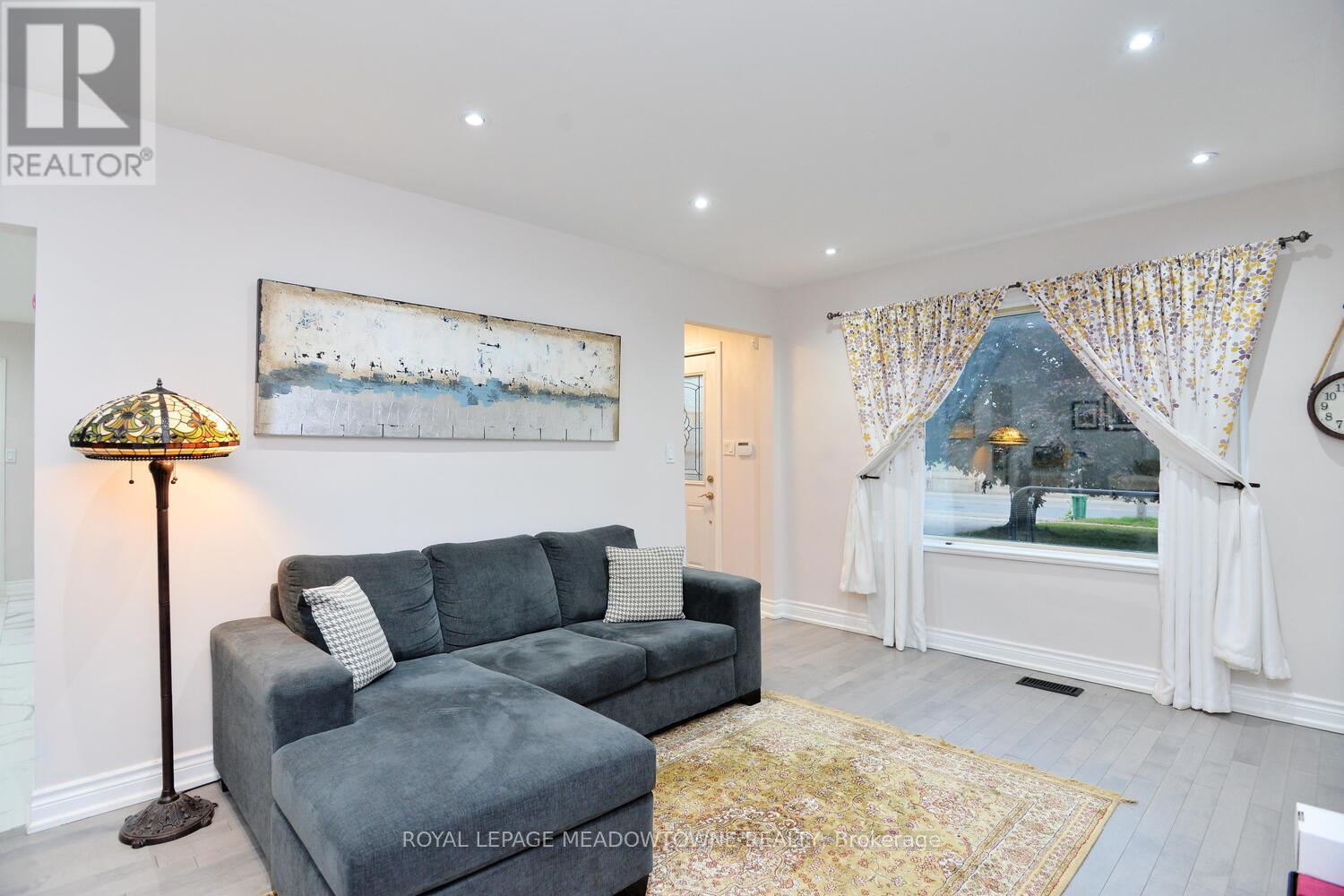 825 North Service Road, Mississauga, Ontario  L4Y 1A2 - Photo 7 - W13019542