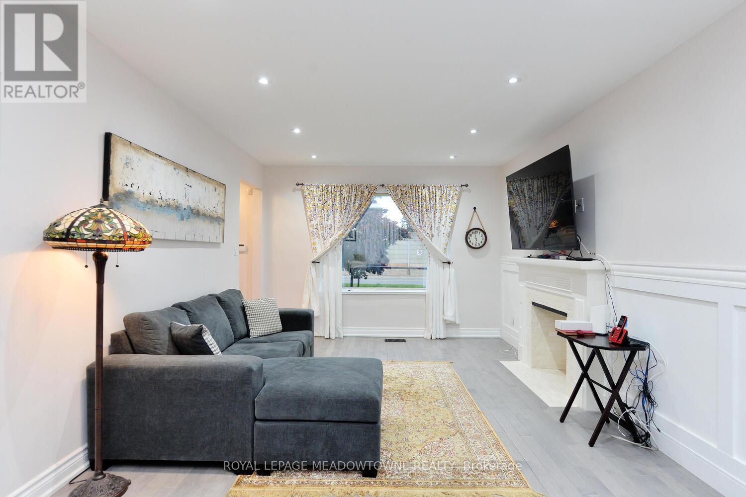 825 North Service Road, Mississauga, Ontario  L4Y 1A2 - Photo 9 - W13019542