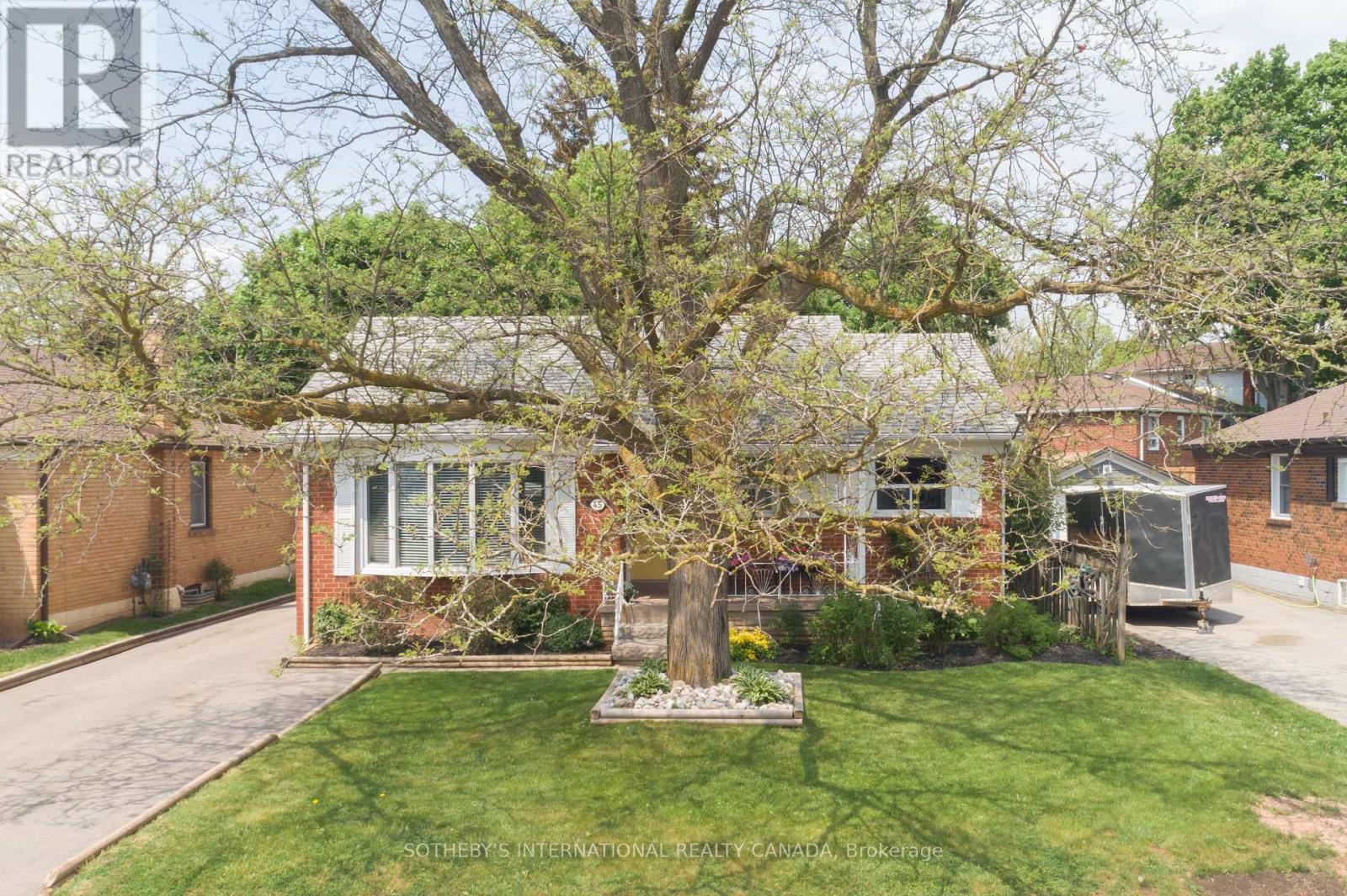 45 CHURCHILL CRESCENT, Halton Hills, Ontario