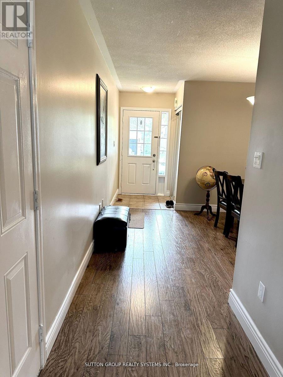 2467 Springforest Drive, Oakville, Ontario  L6M 0A2 - Photo 4 - W13019602