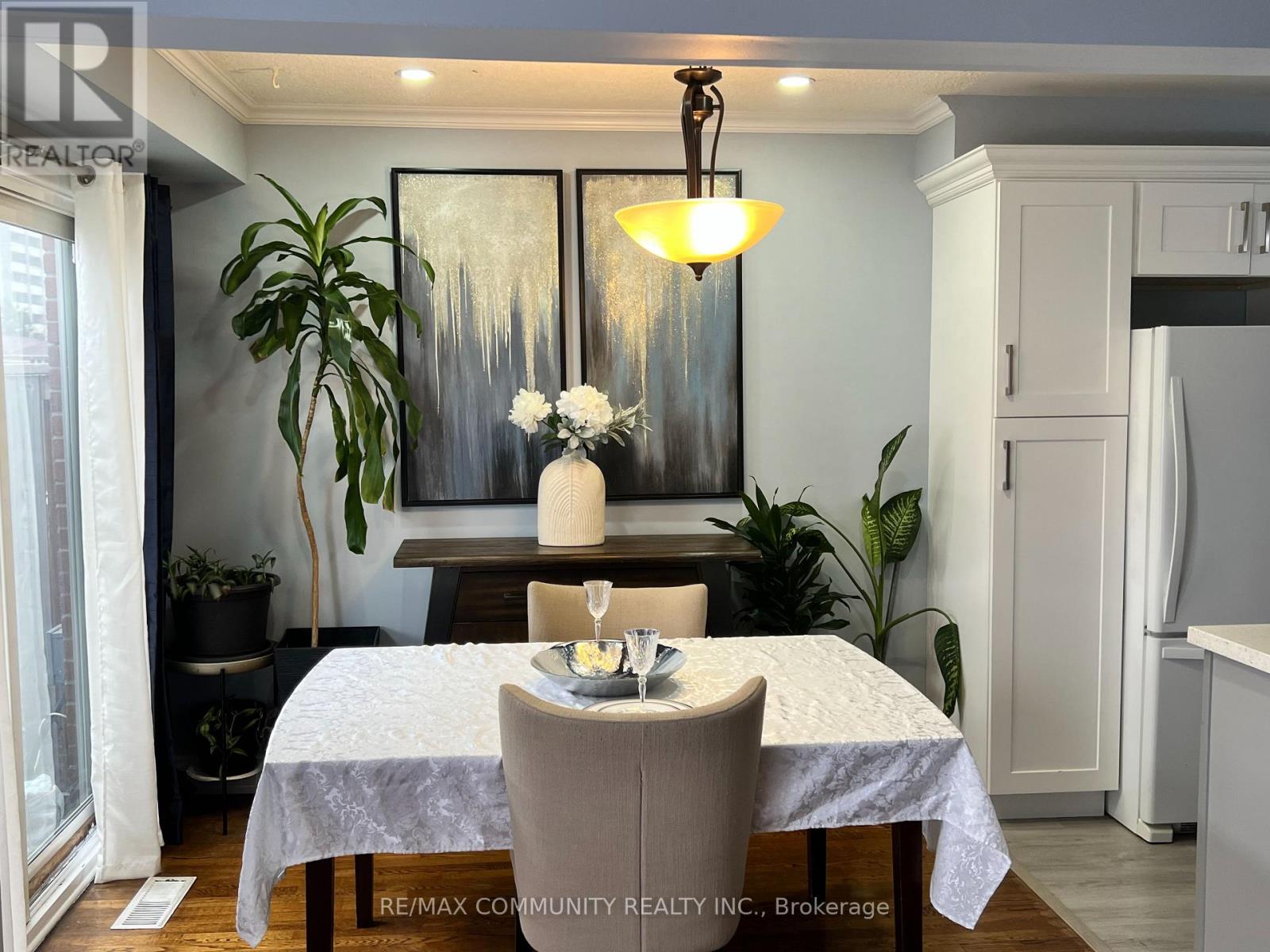 37 Vodden Court, Brampton, Ontario  L6V 2V7 - Photo 5 - W13019636