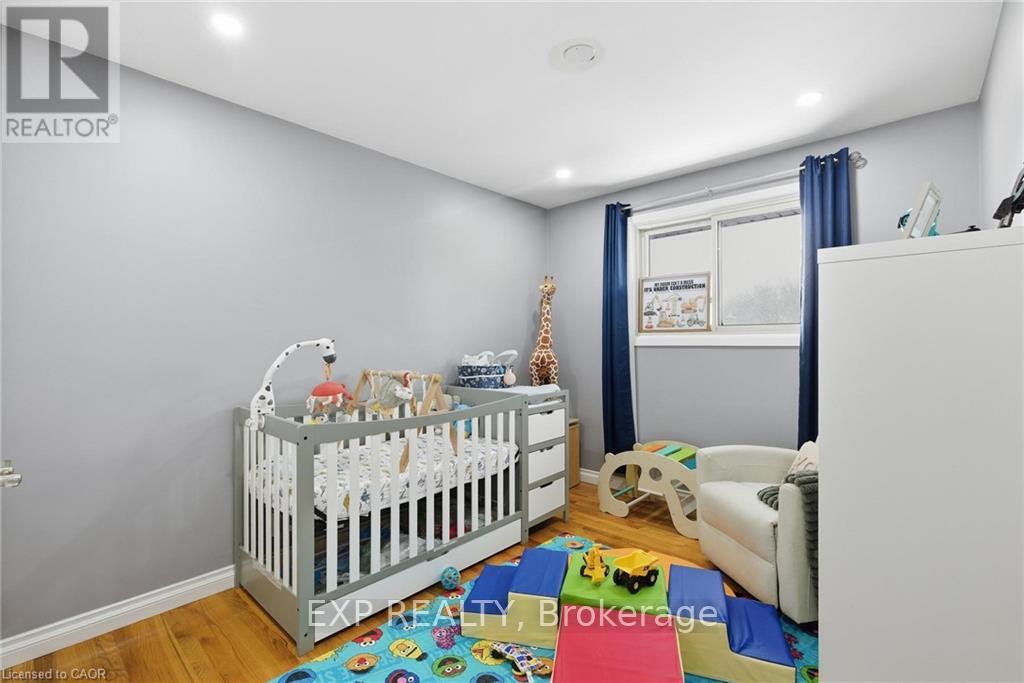 364 Roselawn Place, Waterloo, Ontario  N2L 5P1 - Photo 15 - X13019484