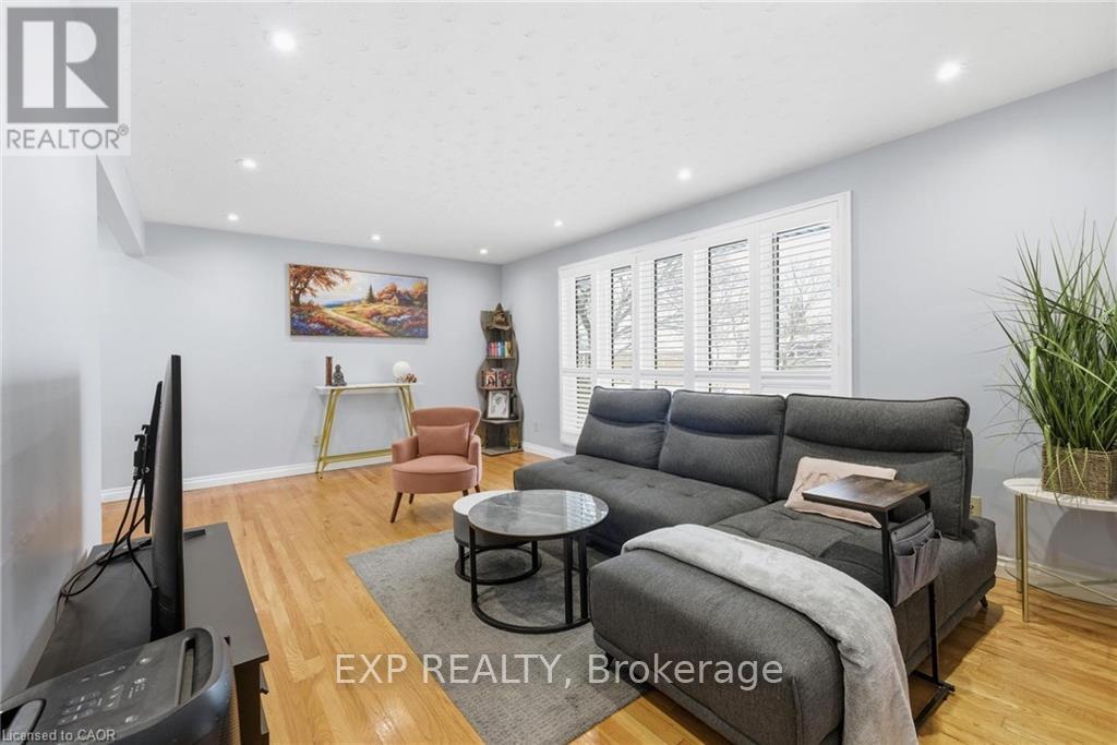 364 Roselawn Place, Waterloo, Ontario  N2L 5P1 - Photo 5 - X13019484