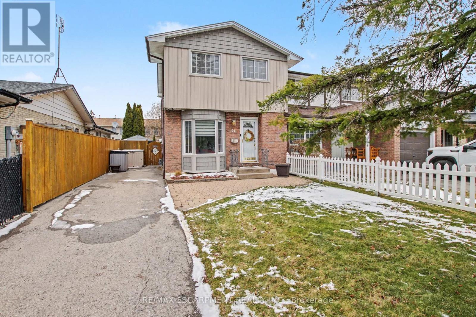 Welcome home to this lovely two storey 3 bedroom Semi Detached home with private driveway and fenced yard. Located on a quiet street, minutes to the Lakeside Park beach, sports complex, all amenities and the QEW. and in a great , family friendly neighborhood. Many upgrades throughout. (Bathroom reno 2025, Main floor paint 2024, Front exterior siding 2023, 3 Windows in rear of house 2022 , Kitchen backsplash 2025, Electrical breaker panel 2025, Zebra blinds, security system). Enter the foyer on the Main level into a large and welcoming living room. Continue to the spacious dining room with patio door access to the rear yard. This level also boasts an updated kitchen . Second level features: 3 generously sized bedrooms and renovated 4 piece bath room. Basement features a large recreation room and laundry/storage room. Spacious and private rear yard with patio gazebo and large garden shed. Nothing left to do except move in and enjoy! (id:48254)