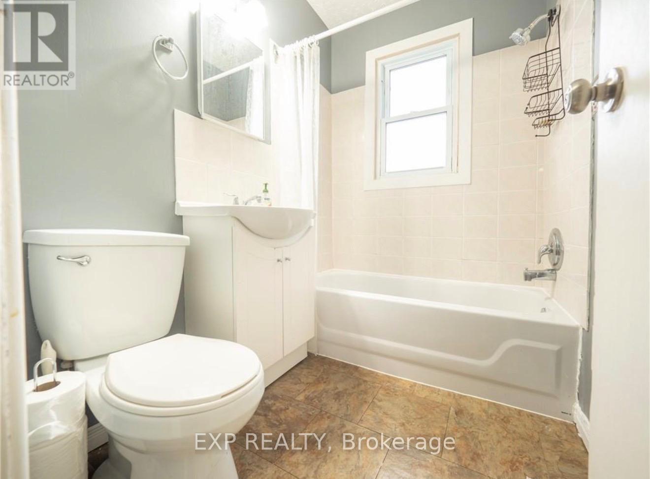 29 Rockwood Avenue, St. Catharines, Ontario  L2P 1E6 - Photo 10 - X13019530