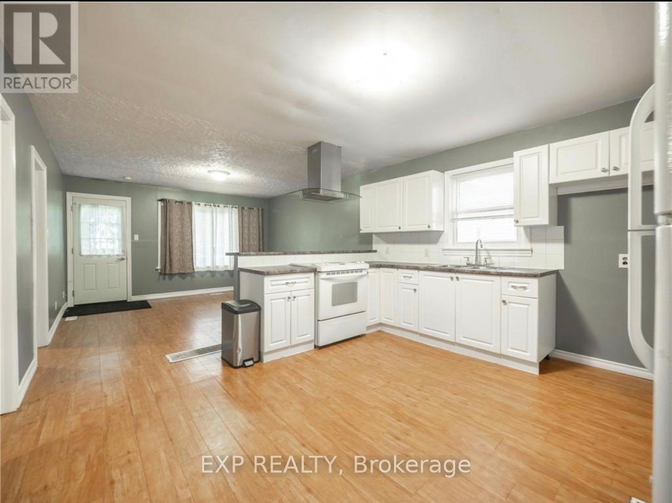 29 Rockwood Avenue, St. Catharines, Ontario  L2P 1E6 - Photo 4 - X13019530