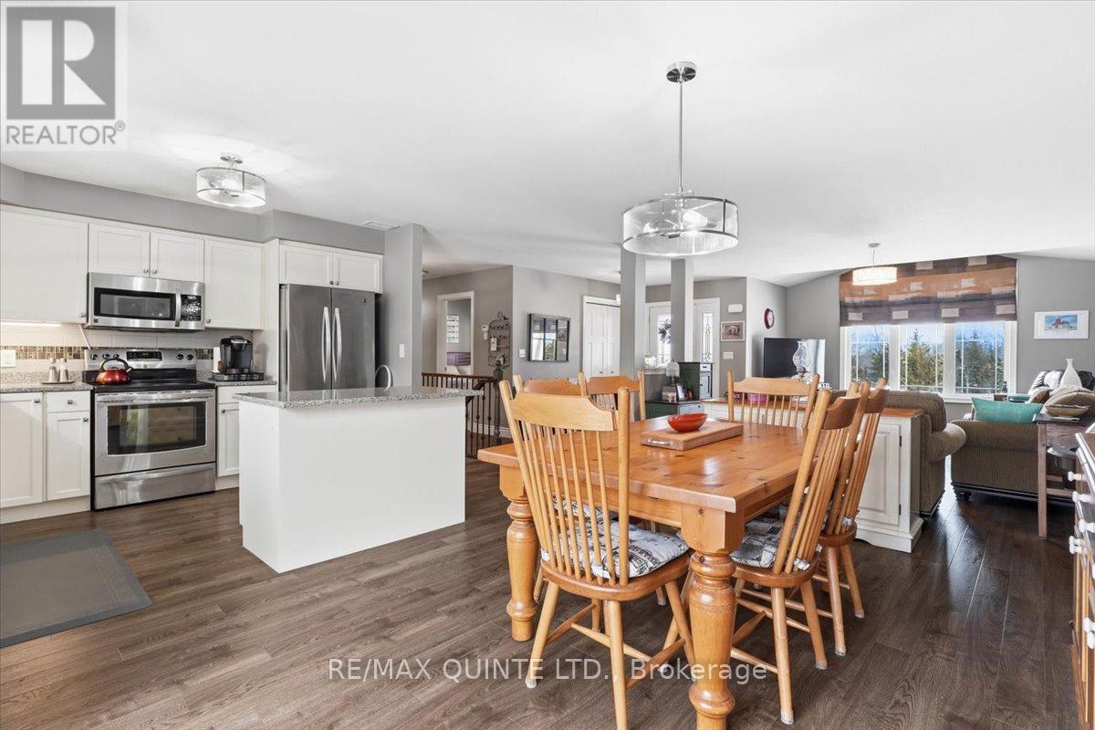 355 Mitchells Crossroad, Prince Edward County, Ontario  K0K 2T0 - Photo 12 - X12834248