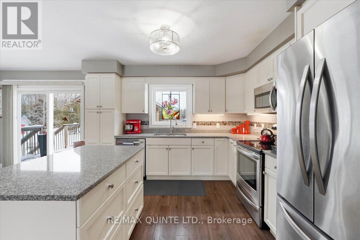 355 Mitchells Crossroad, Prince Edward County, Ontario  K0K 2T0 - Photo 15 - X12834248