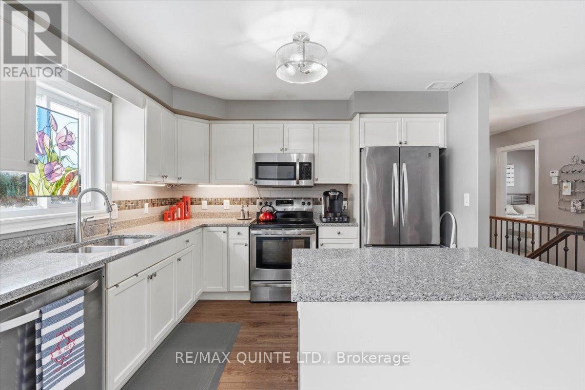 355 Mitchells Crossroad, Prince Edward County, Ontario  K0K 2T0 - Photo 13 - X12834248