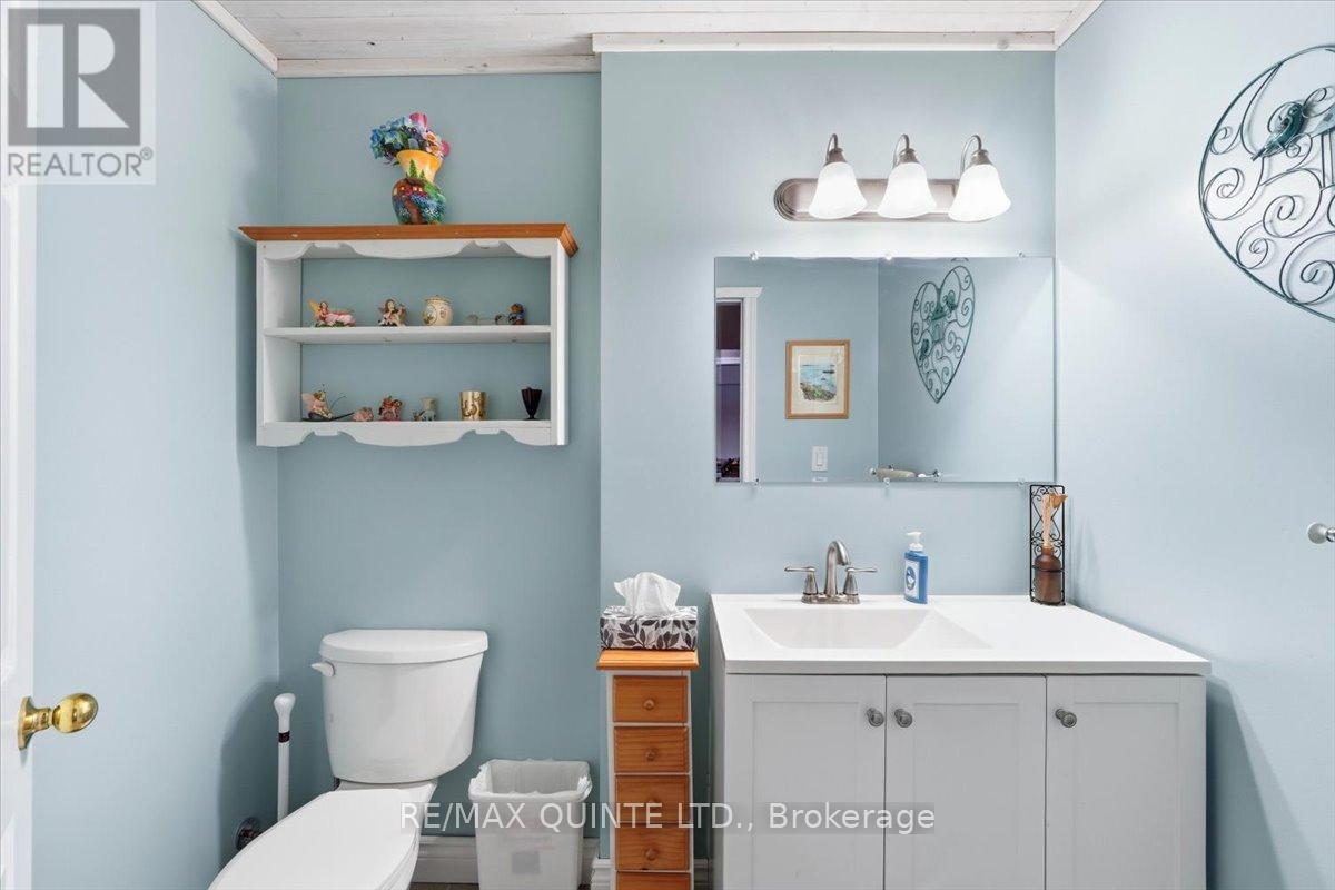 355 Mitchells Crossroad, Prince Edward County, Ontario  K0K 2T0 - Photo 31 - X12834248