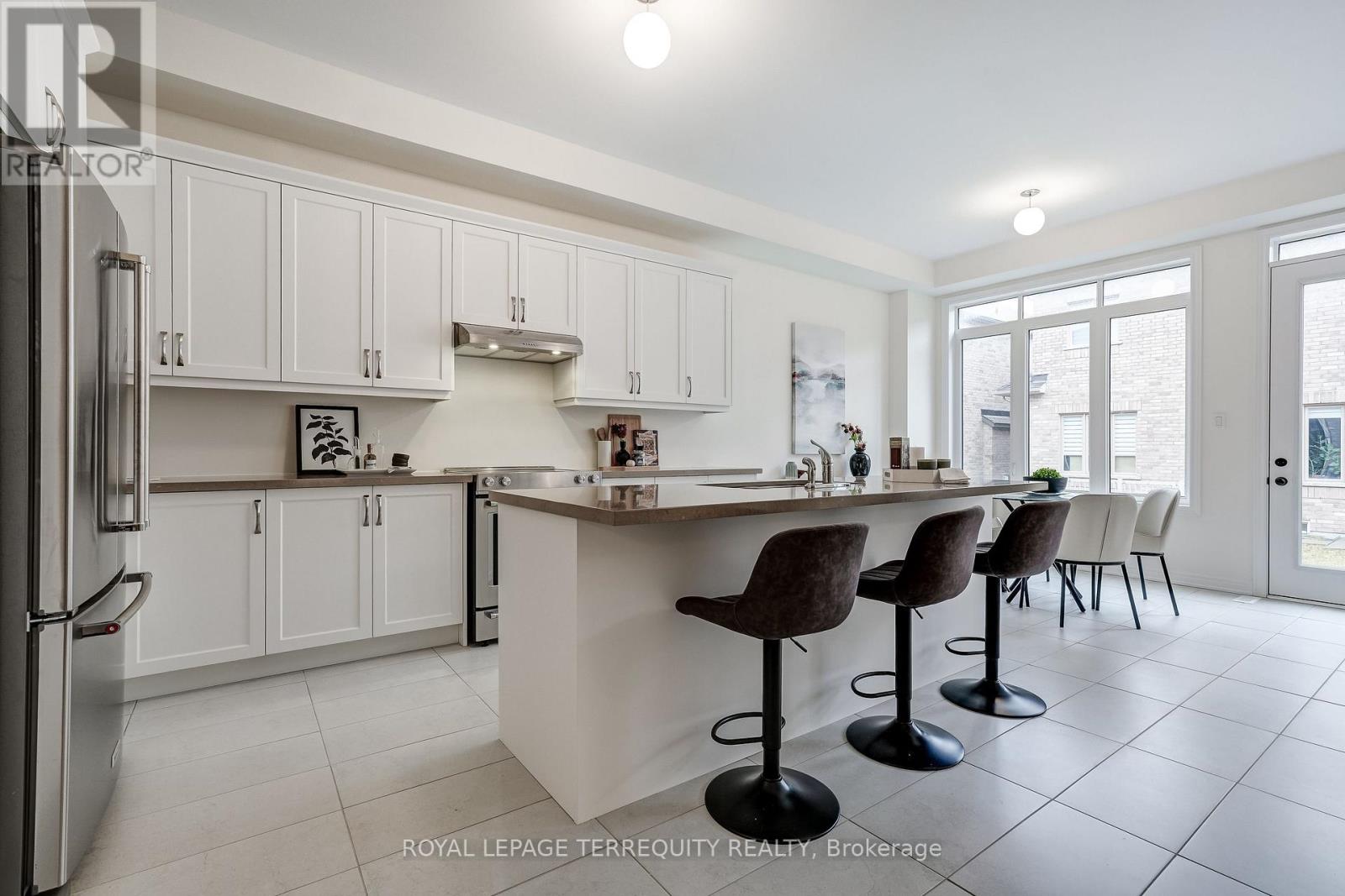 211 Fallharvest Way, Whitchurch-Stouffville, Ontario  L4A 5C2 - Photo 11 - N12480203