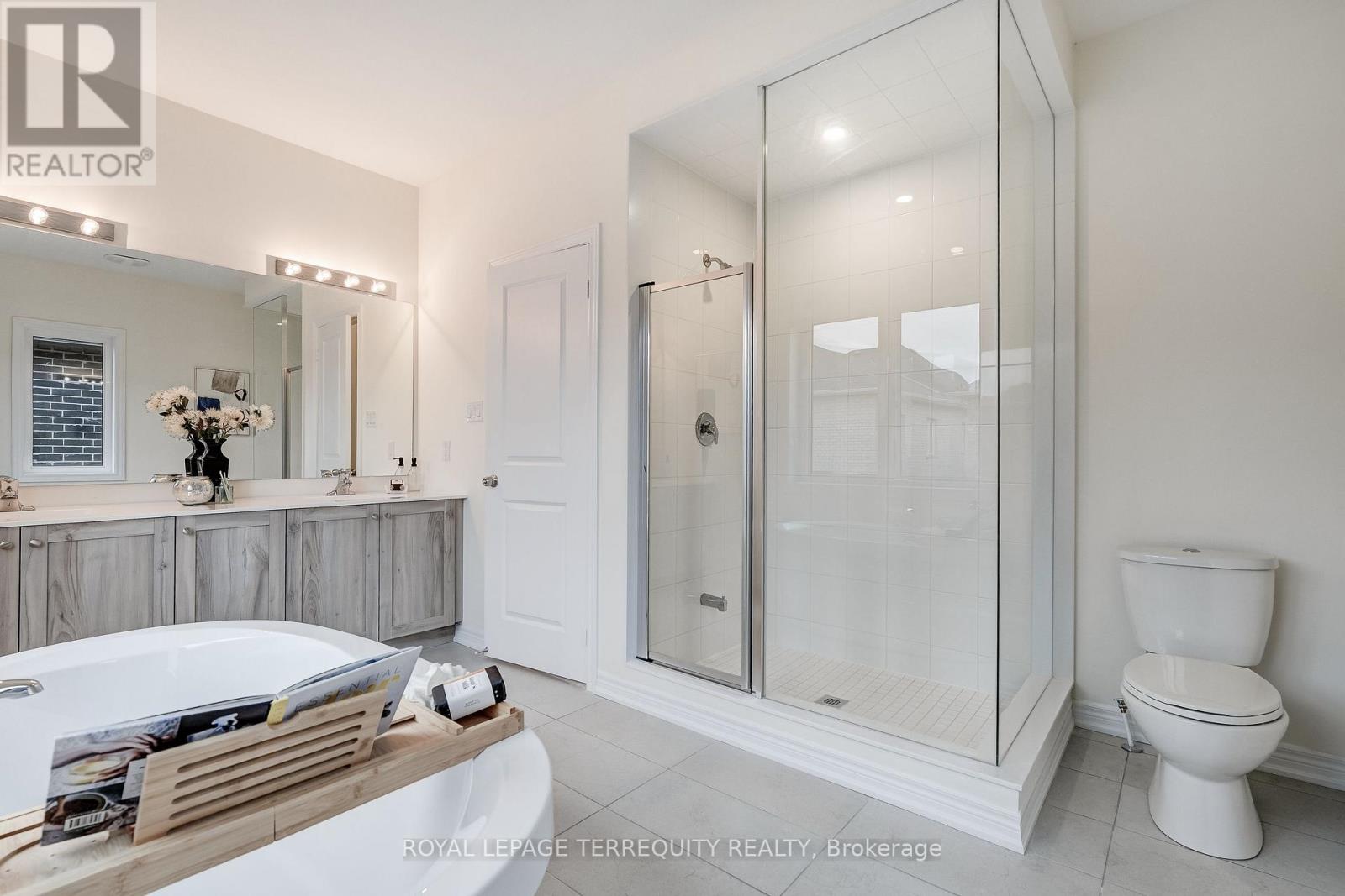 211 Fallharvest Way, Whitchurch-Stouffville, Ontario  L4A 5C2 - Photo 45 - N12480203