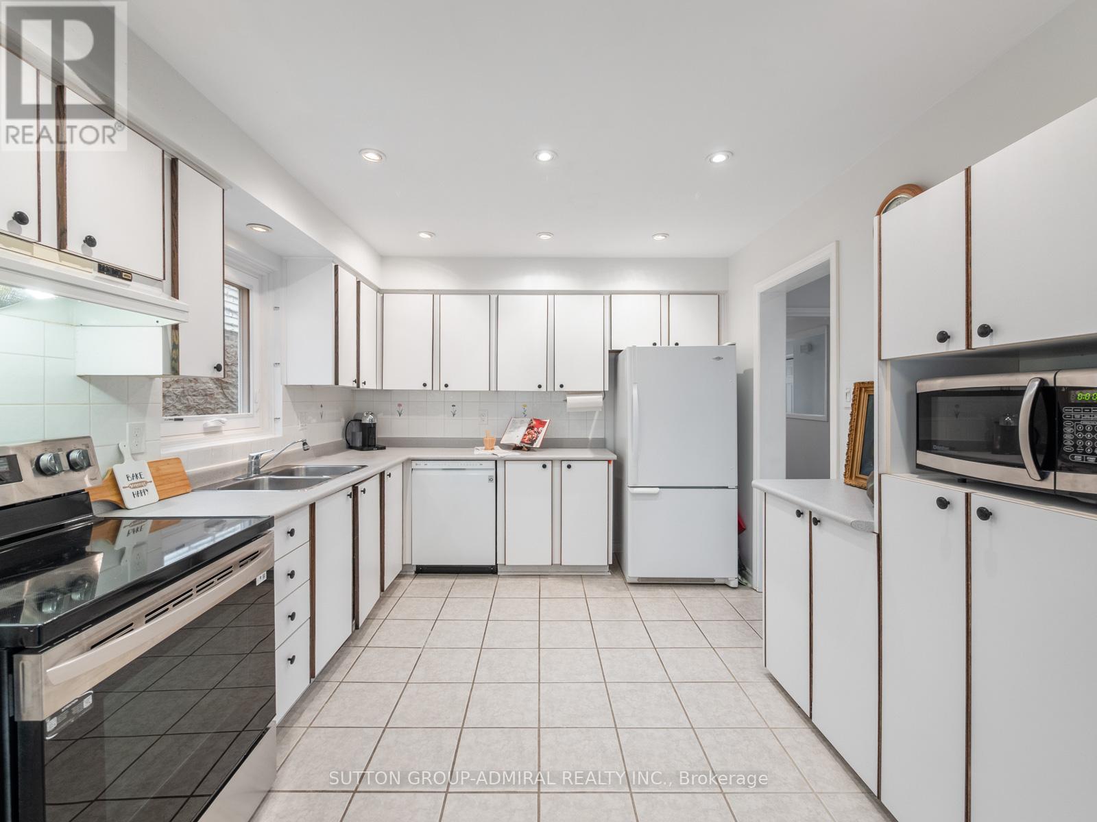 218 Mullen Drive, Vaughan, Ontario  L4J 2P1 - Photo 12 - N12969656