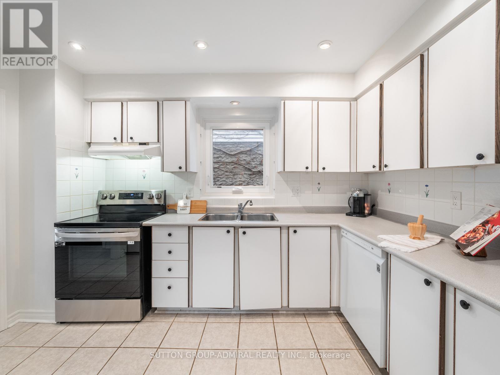 218 Mullen Drive, Vaughan, Ontario  L4J 2P1 - Photo 14 - N12969656