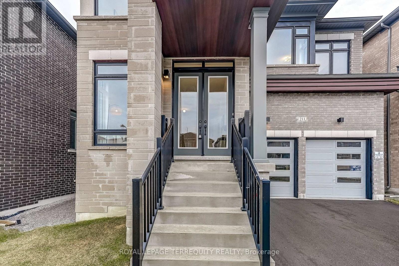 211 Fallharvest Way, Whitchurch-Stouffville, Ontario  L4A 5C2 - Photo 4 - N12480203