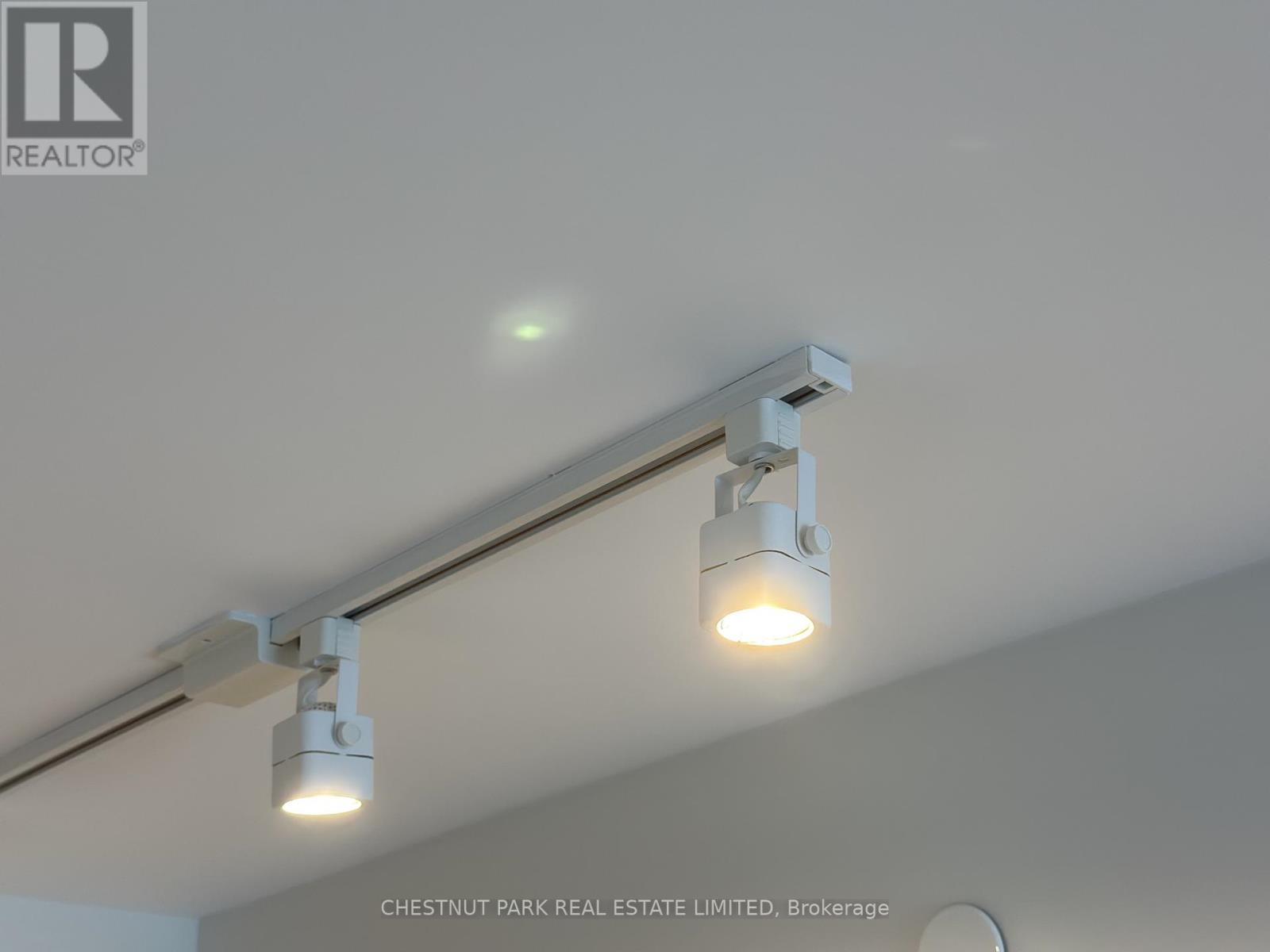 1305 - 430 Square One Drive, Mississauga, Ontario  L5B 0L6 - Photo 8 - W13010424