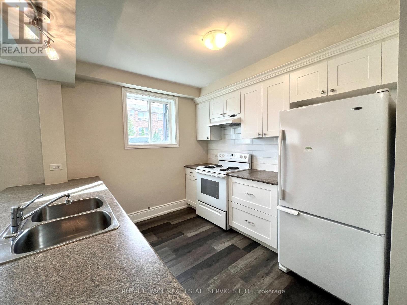 1 - 322 Lakeshore Road W, Mississauga, Ontario  L5H 1G8 - Photo 11 - W13019324
