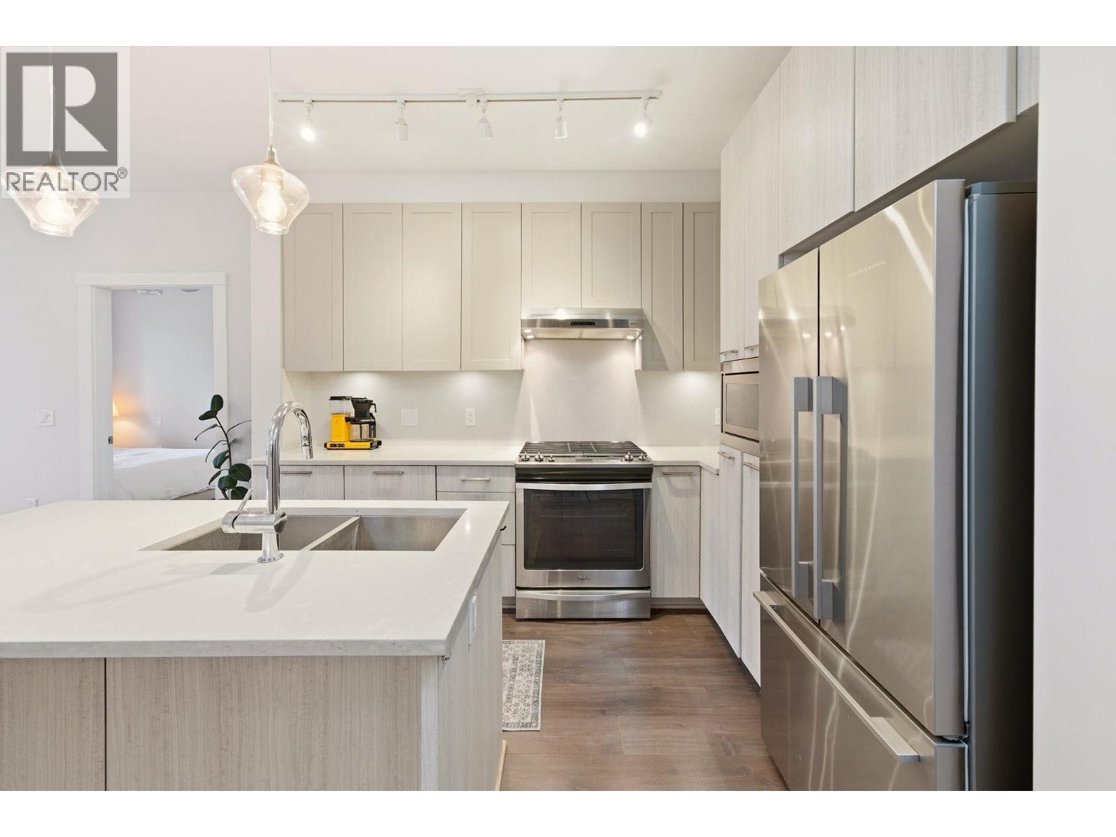 304 123 W 1st Street, North Vancouver, British Columbia  V7M 0E5 - Photo 2 - R3110450