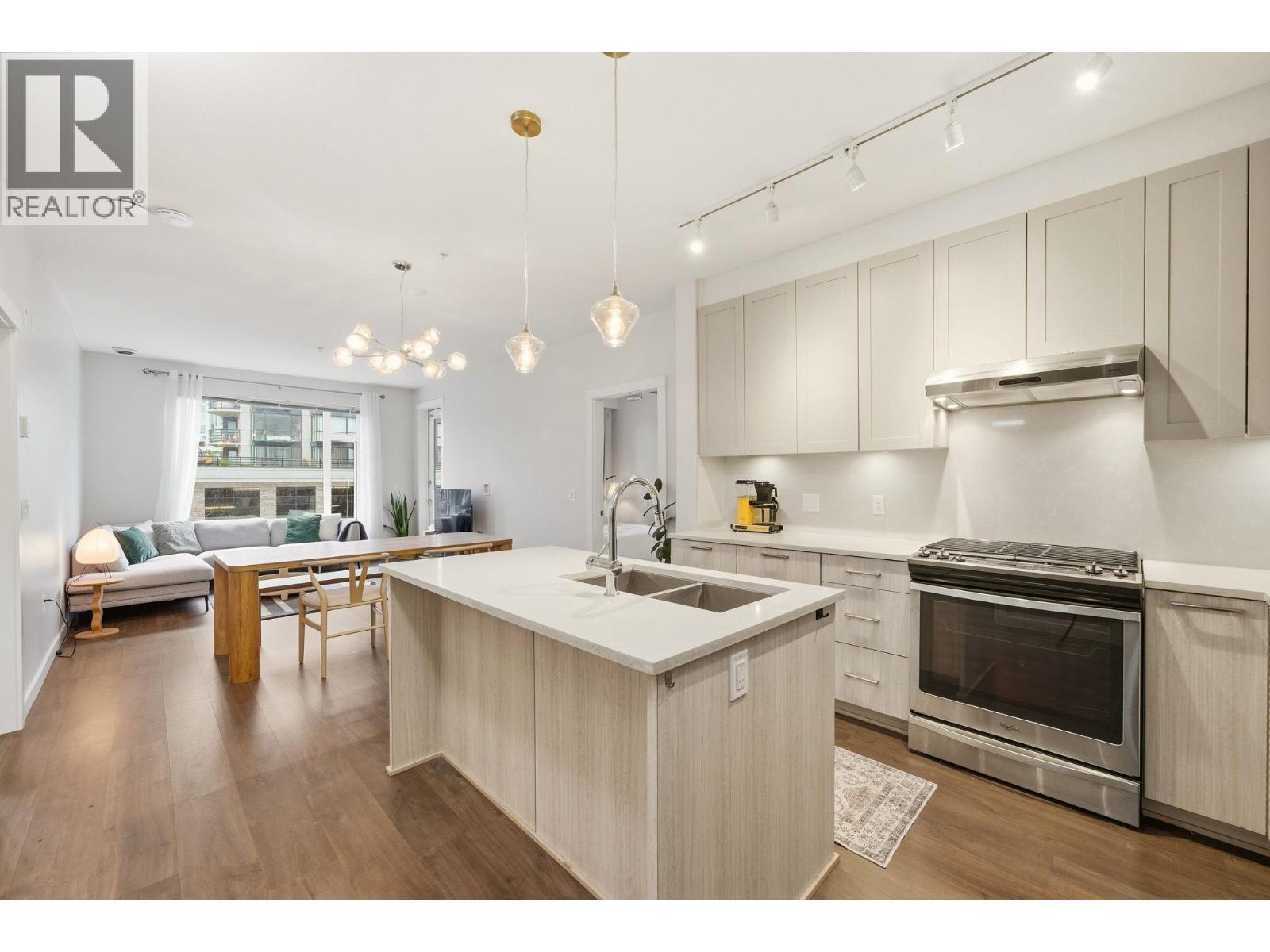 304 123 W 1ST STREET, North Vancouver, British Columbia