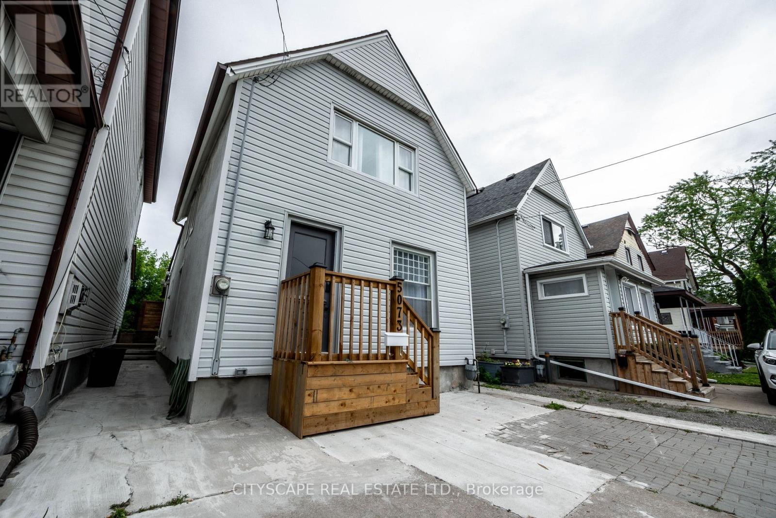 5073 Kitchener Street, Niagara Falls, Ontario  L2G 1B1 - Photo 2 - X13013662