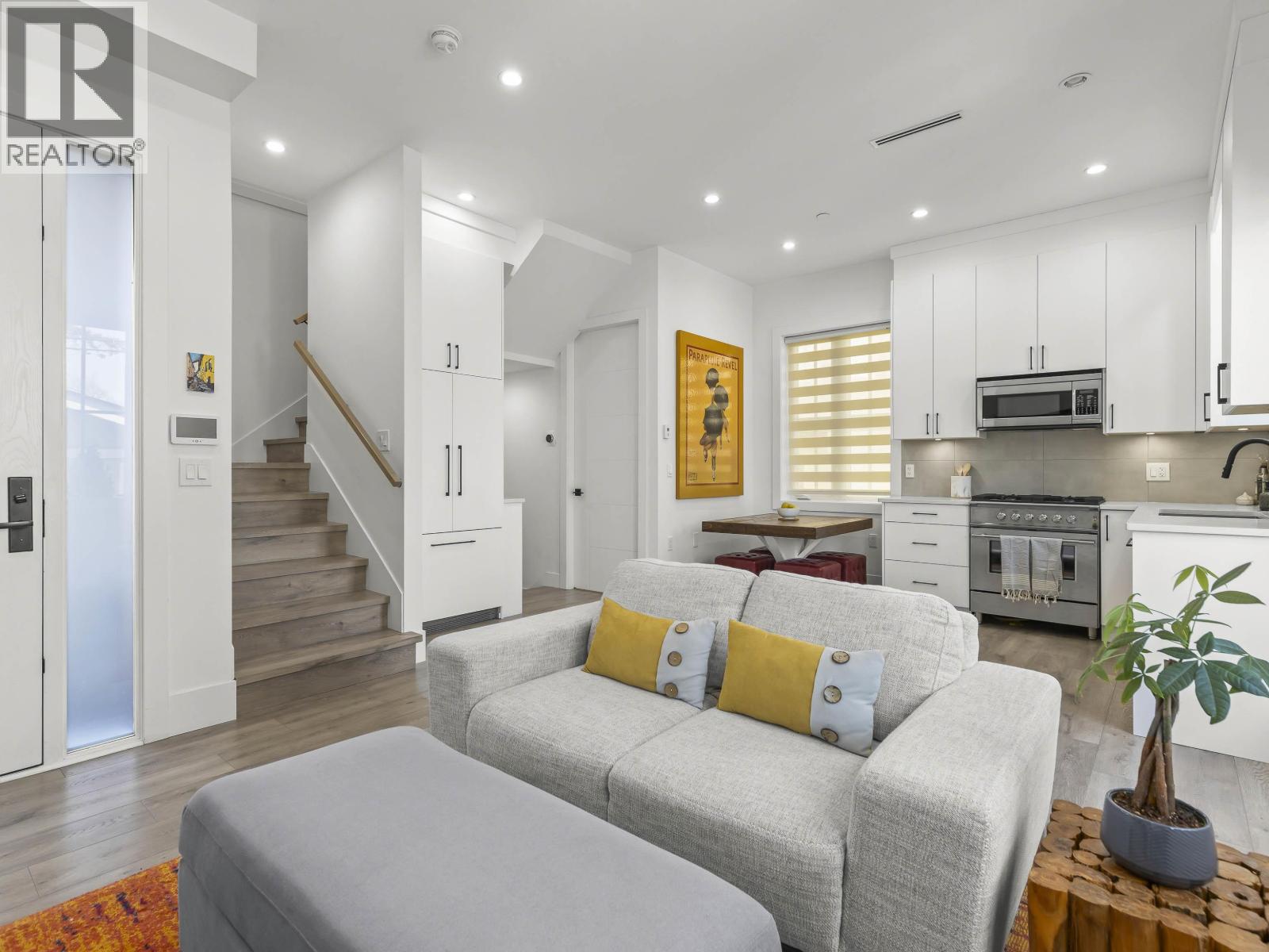 4327 Perry Street, Vancouver, British Columbia  V5N 3X6 - Photo 3 - R3109823