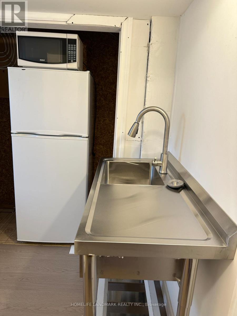 Bsmt - 46 Verwood Avenue, Toronto, Ontario  M3H 2K7 - Photo 9 - C12968920