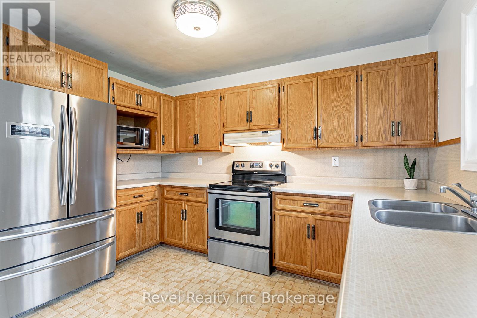 19 Dufferin Street, Ingersoll, Ontario  N5C 2E5 - Photo 9 - X13019780