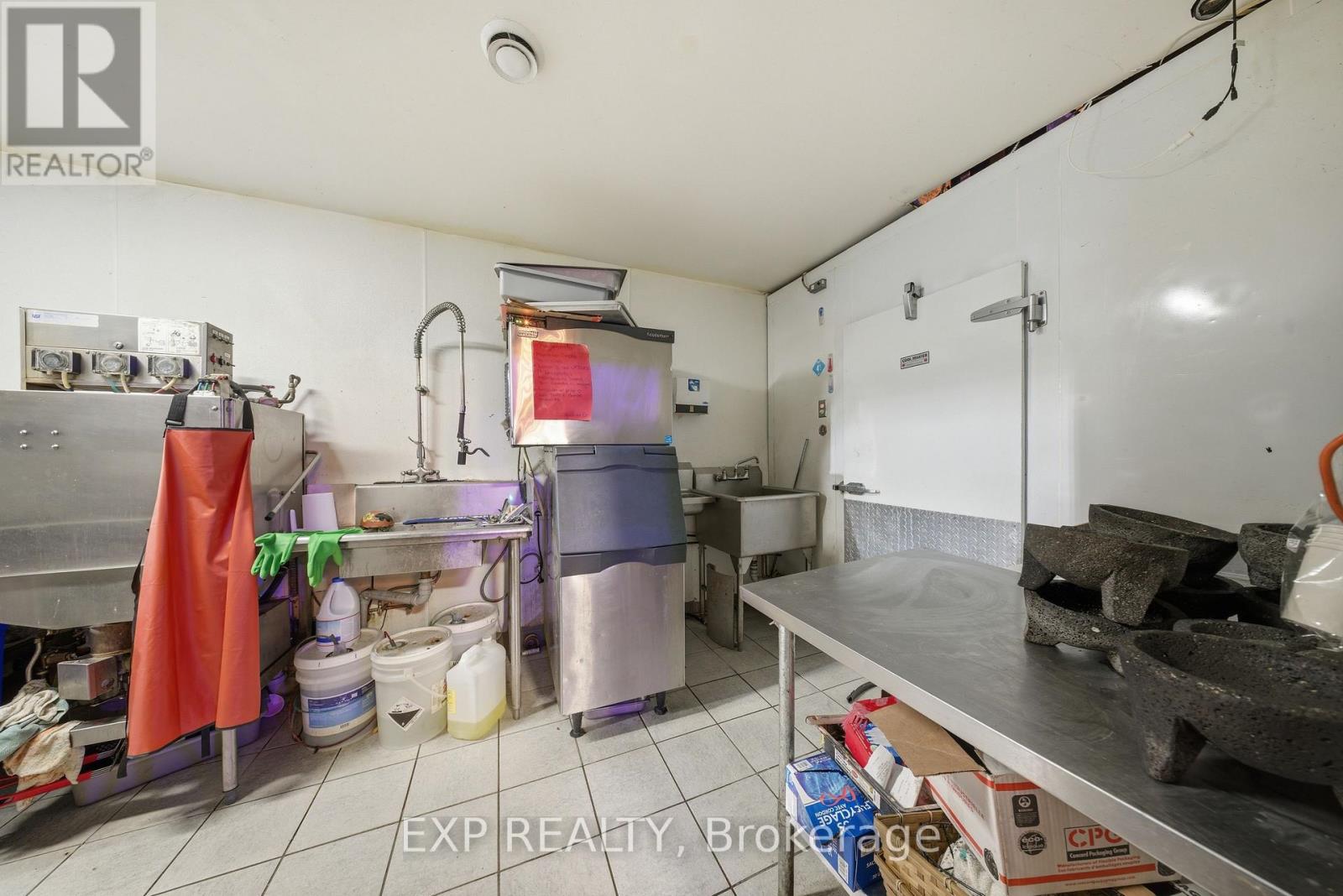 3030 Dundas Street W, Toronto, Ontario  M6P 1Z3 - Photo 30 - W12864040