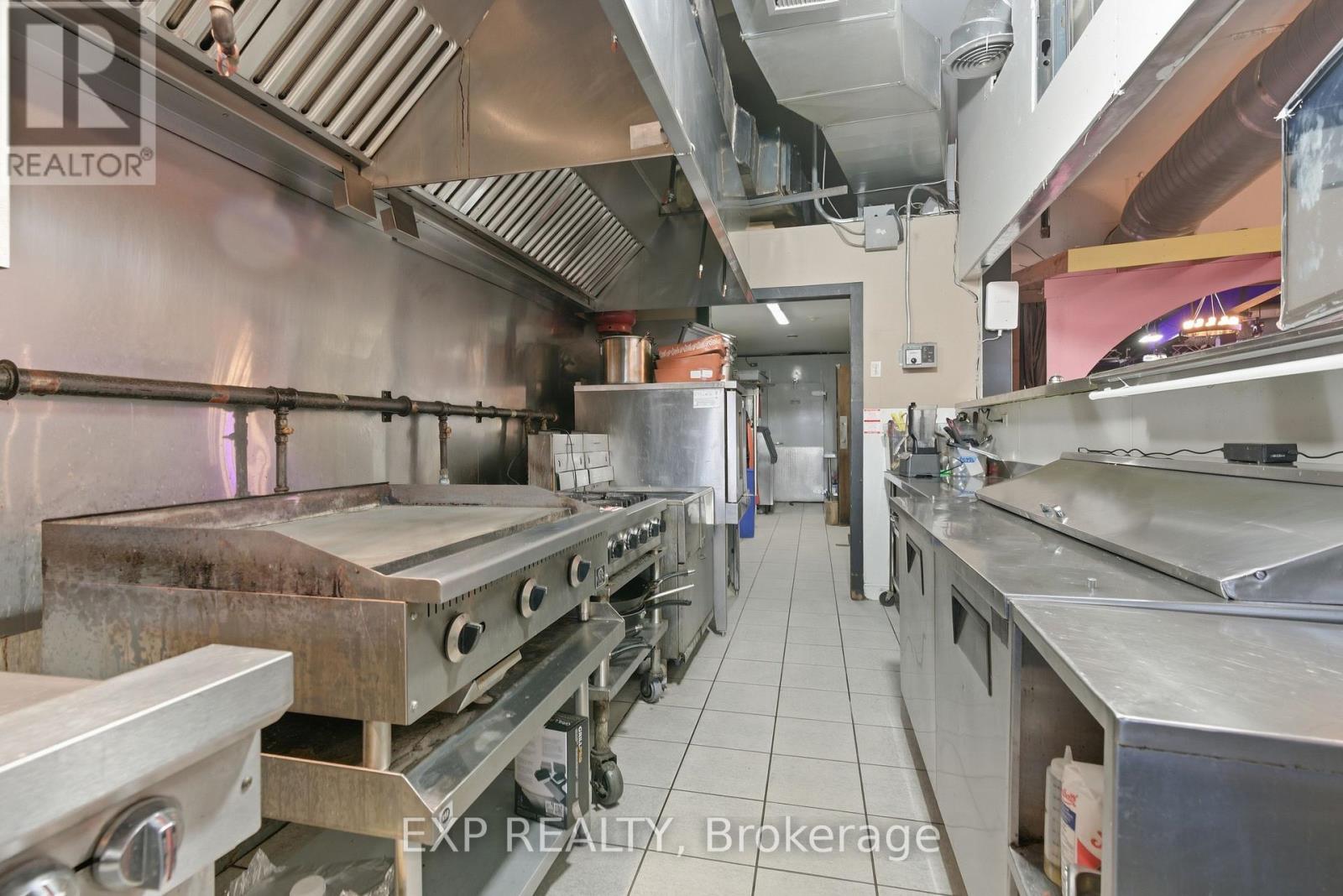 3030 Dundas Street W, Toronto, Ontario  M6P 1Z3 - Photo 26 - W12864040