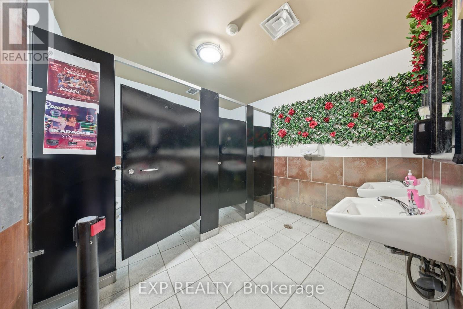 3030 Dundas Street W, Toronto, Ontario  M6P 1Z3 - Photo 33 - W12864040