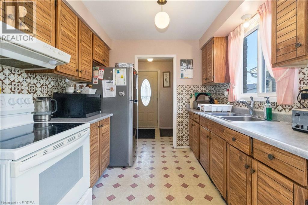 11 Sigurd Jensen Court, Brantford, Ontario  N3R 6Y8 - Photo 5 - 40821923