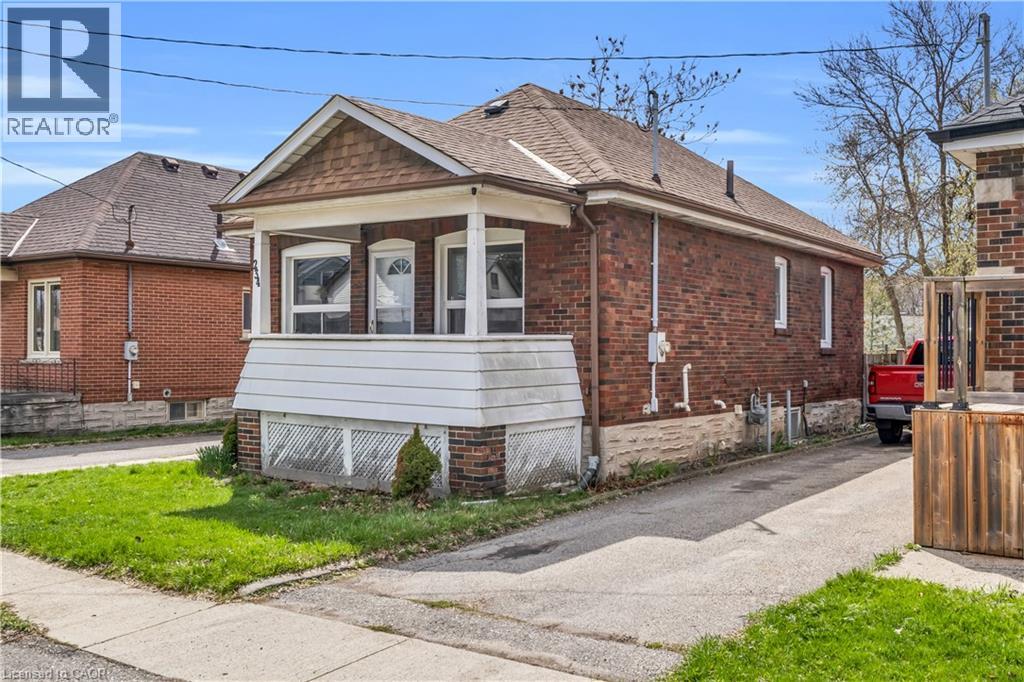 234 Clarence Street, Brantford, Ontario  N3R 3T5 - Photo 3 - 40822342