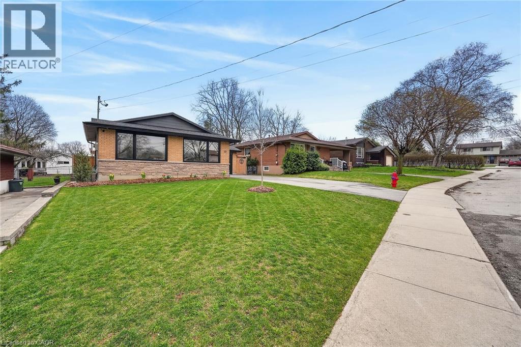 23 Brenlyn Court, Hamilton, Ontario  L9C 4N8 - Photo 4 - 40822243