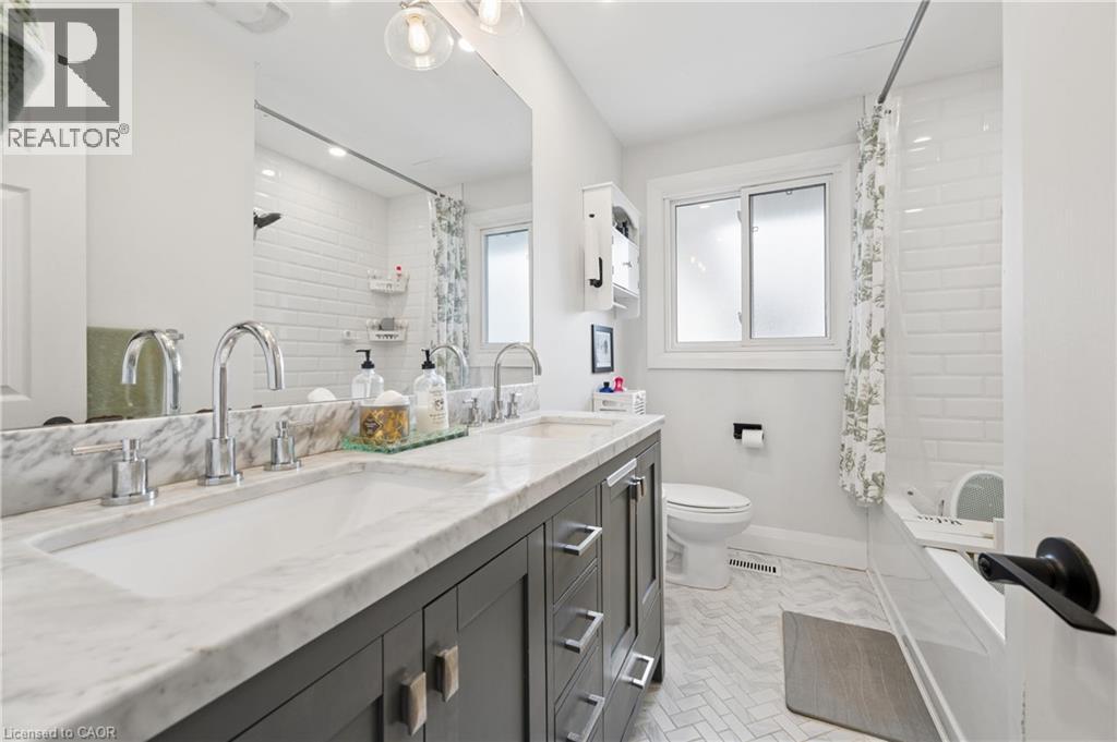 14 Linton Place, Kitchener, Ontario  N2B 2J9 - Photo 18 - 40822382