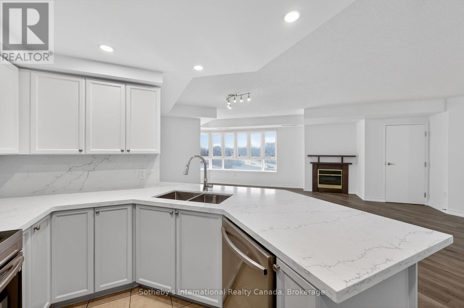 402 - 16 Raglan Street, Collingwood, Ontario  L9Y 4Y2 - Photo 12 - S13019674