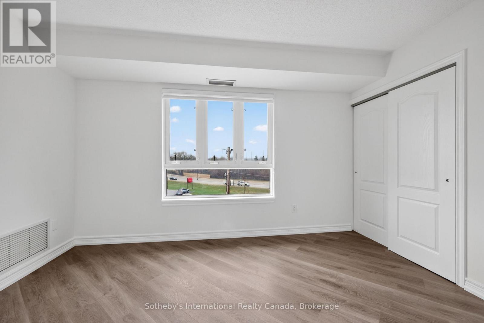 402 - 16 Raglan Street, Collingwood, Ontario  L9Y 4Y2 - Photo 17 - S13019674