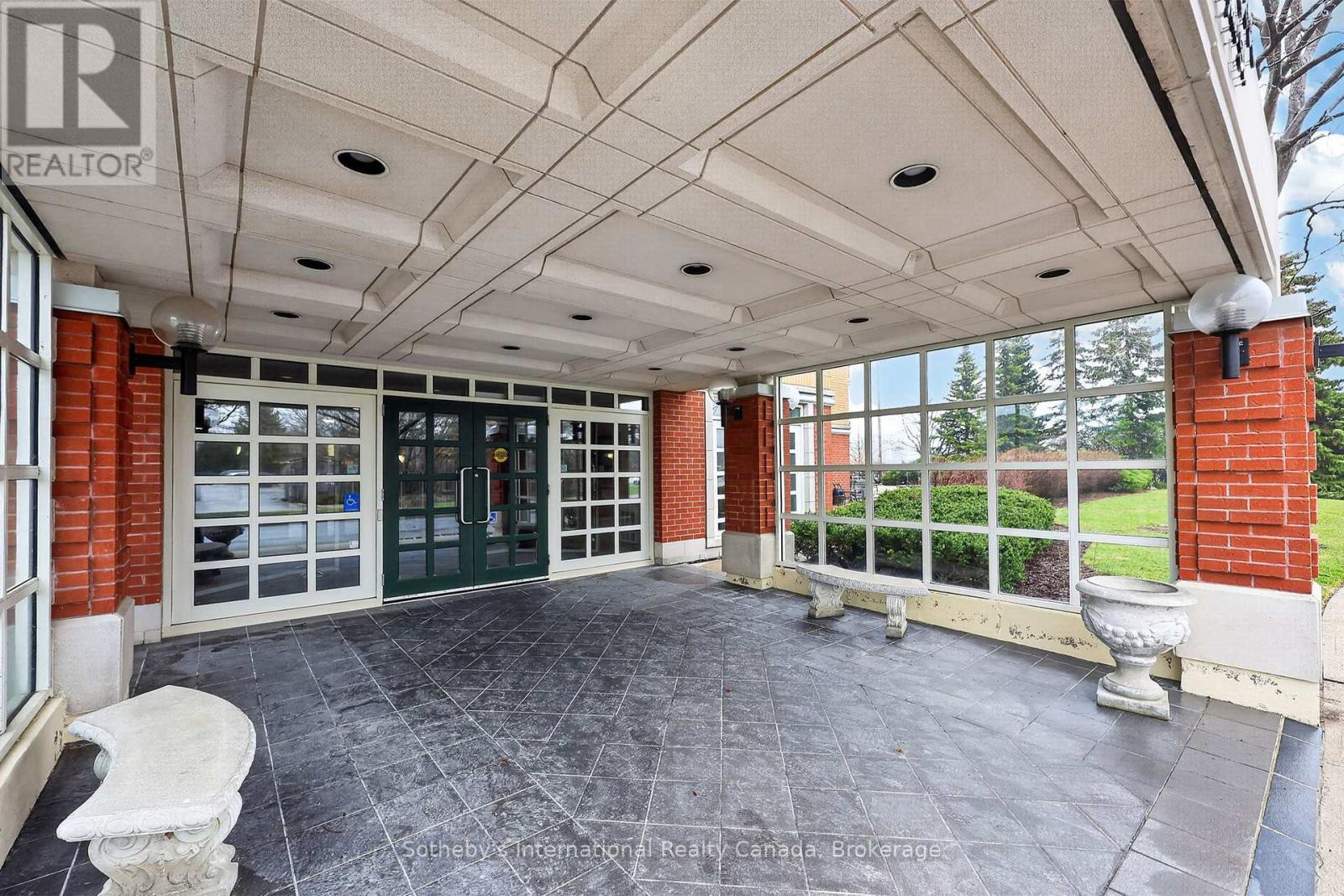 402 - 16 Raglan Street, Collingwood, Ontario  L9Y 4Y2 - Photo 2 - S13019674