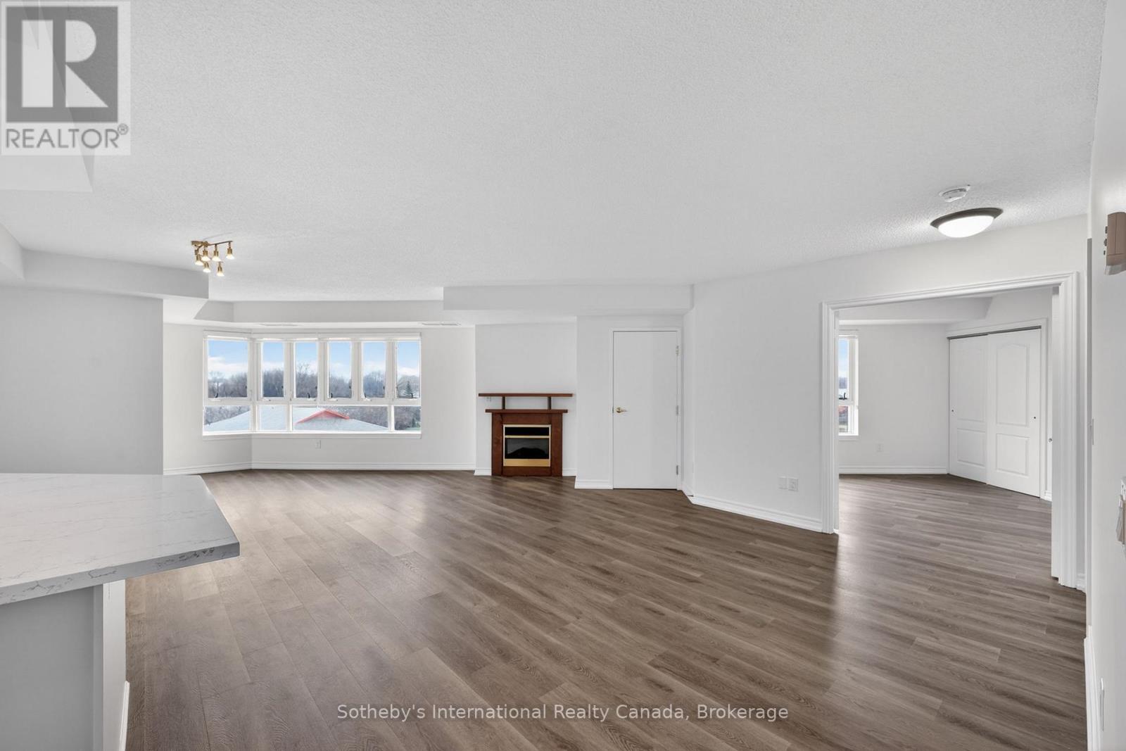 402 - 16 Raglan Street, Collingwood, Ontario  L9Y 4Y2 - Photo 7 - S13019674