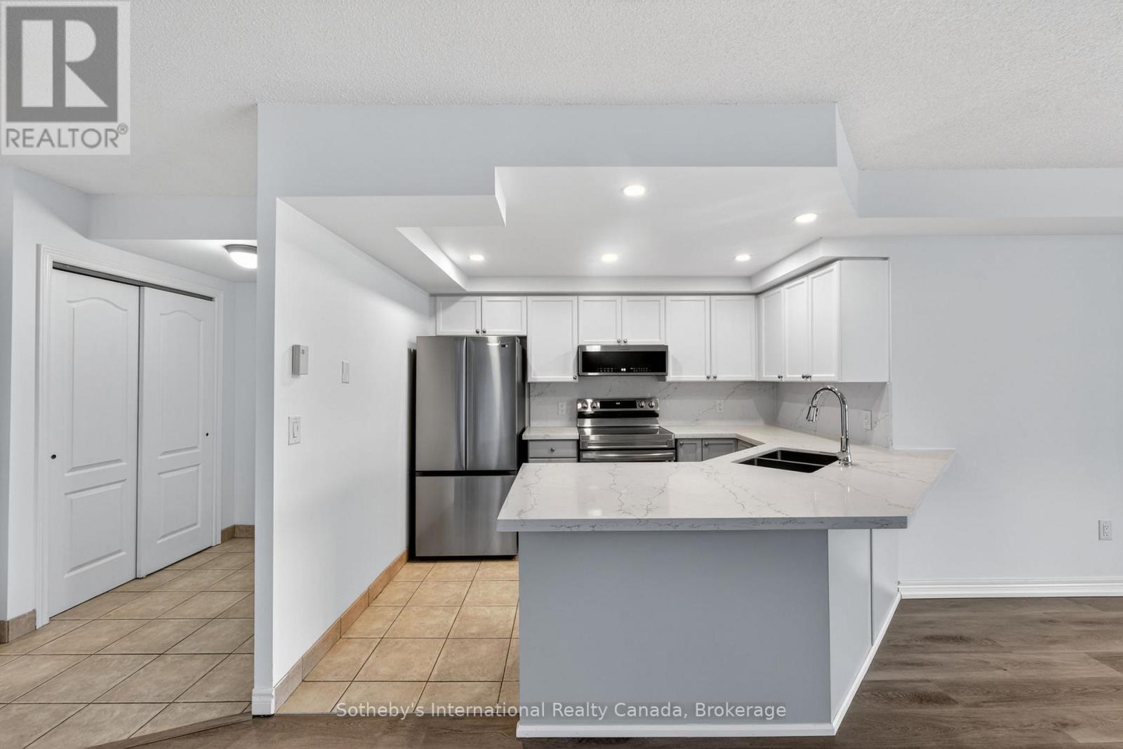 402 - 16 Raglan Street, Collingwood, Ontario  L9Y 4Y2 - Photo 9 - S13019674