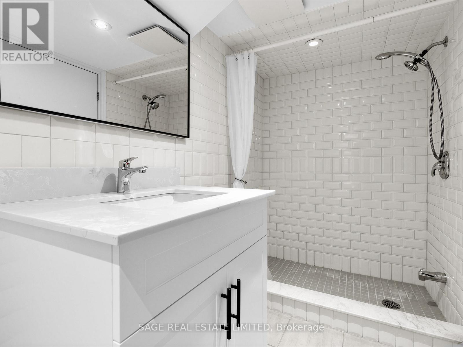 Lower - 321 Lauder Avenue, Toronto, Ontario  M6E 3H7 - Photo 19 - C13019716